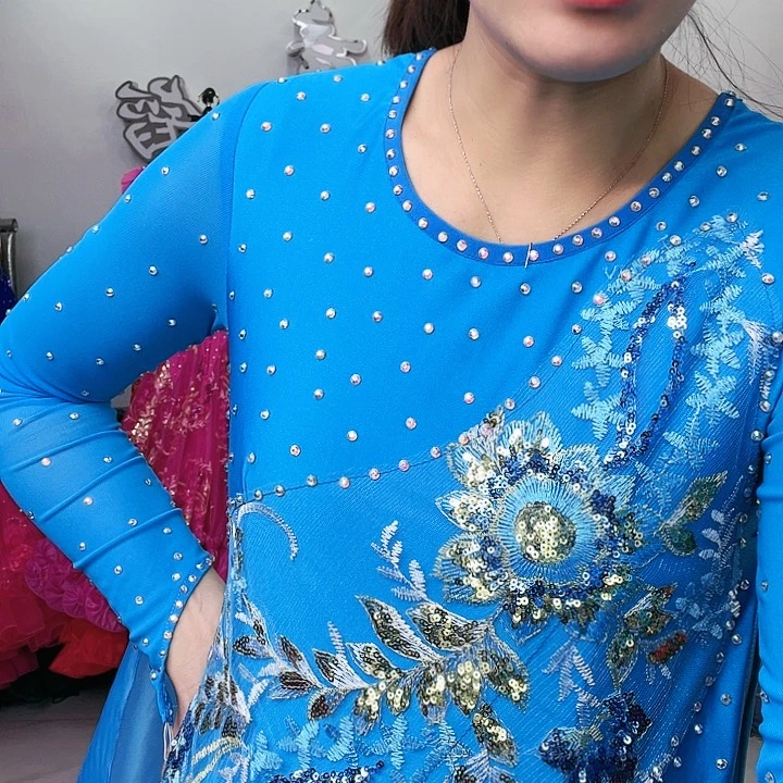 交谊舞的舞蹈动作也很