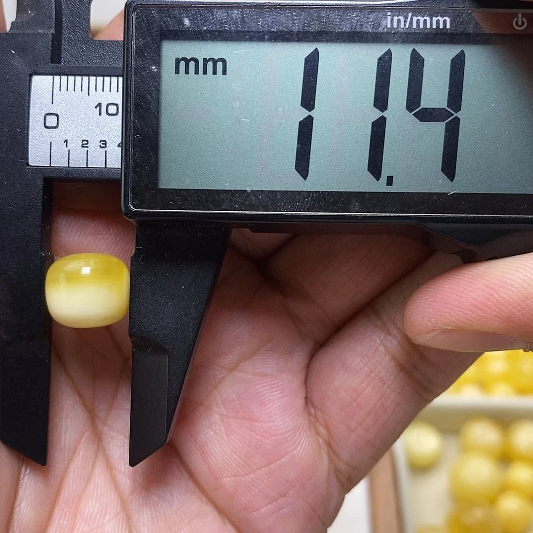 未镶嵌琥珀裸石土**丝蜜蜡老型微瑕