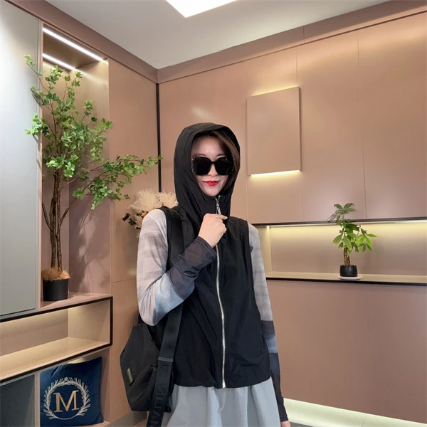 【璐然圣创】简约时尚百搭减龄连帽马甲251695