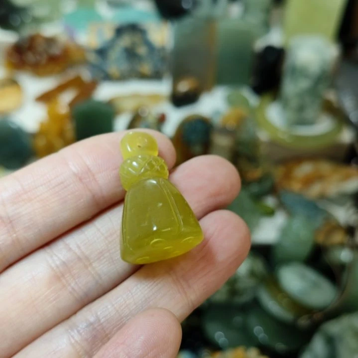 岫玉未镶嵌挂坠款式