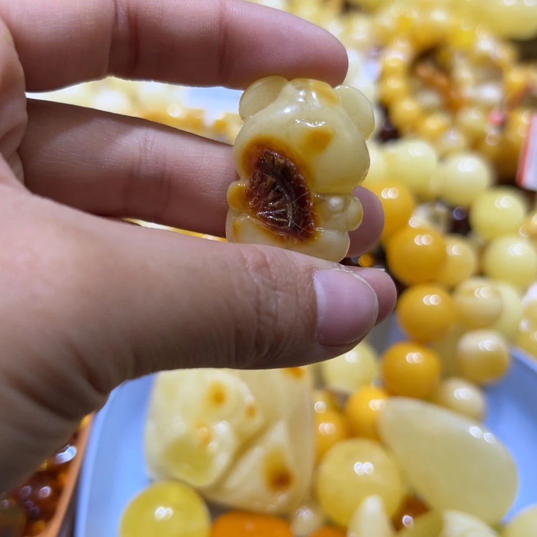 琥珀珠宝奇石未镶嵌