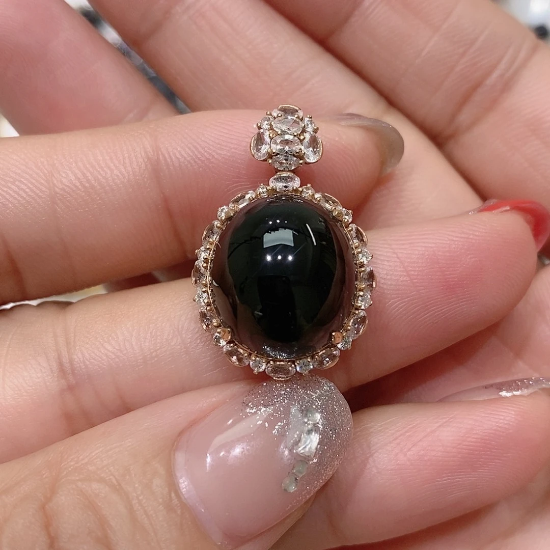 翡翠18K金镶嵌颈饰