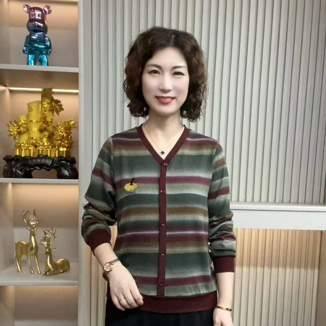 妈妈装流行时尚潮牌女装宽松秋装女士欧若拉独特漂亮上装休闲长袖