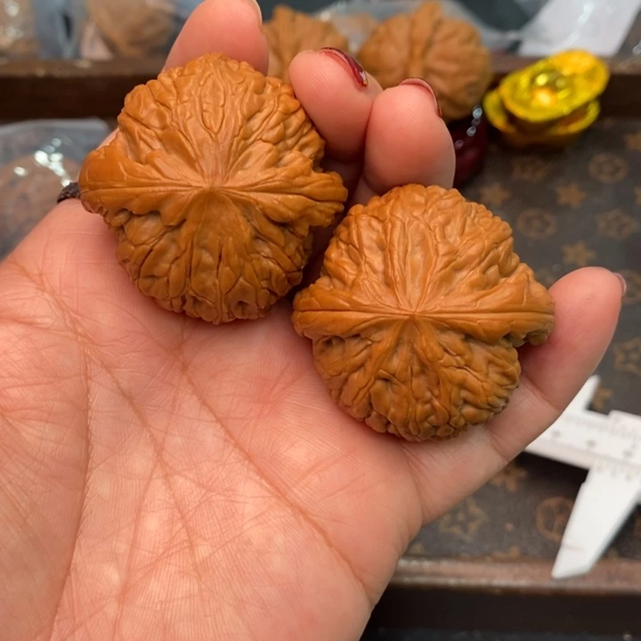 用***圣核桃虎头王43尺核桃