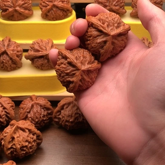 小***子文玩核桃吊坠核桃