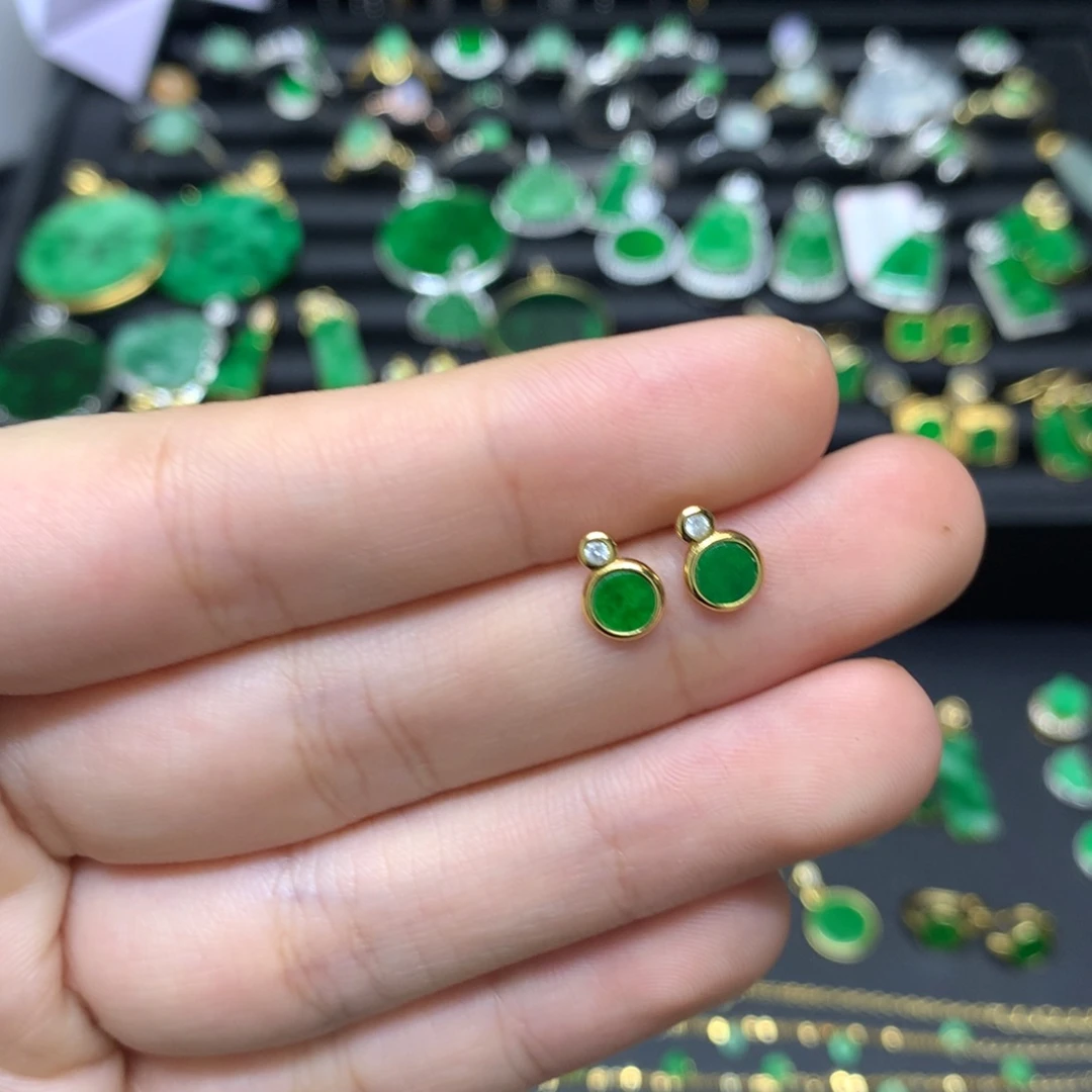 翡翠未镶嵌耳饰有纹裂