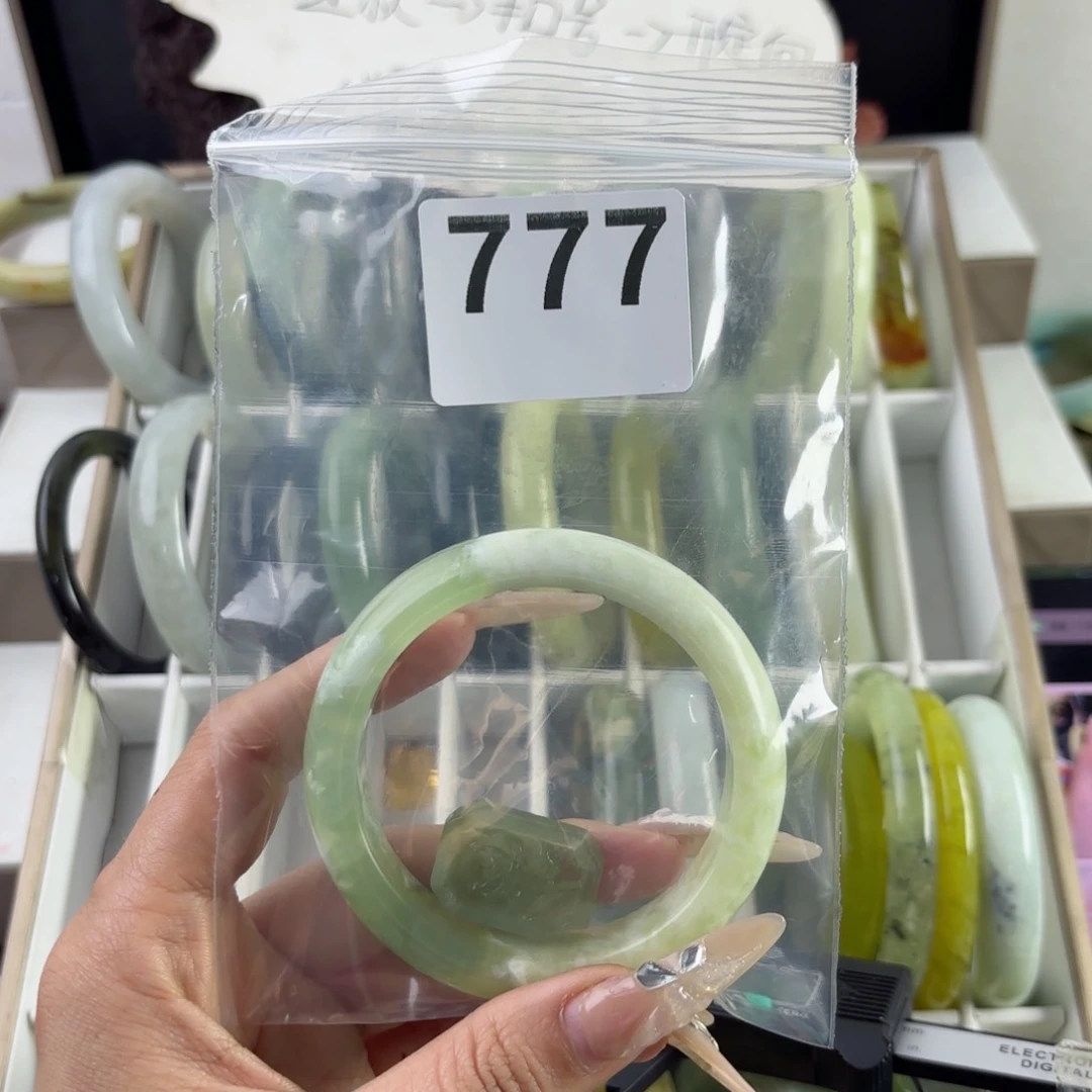 蛇纹石玉未镶嵌手镯旺***头