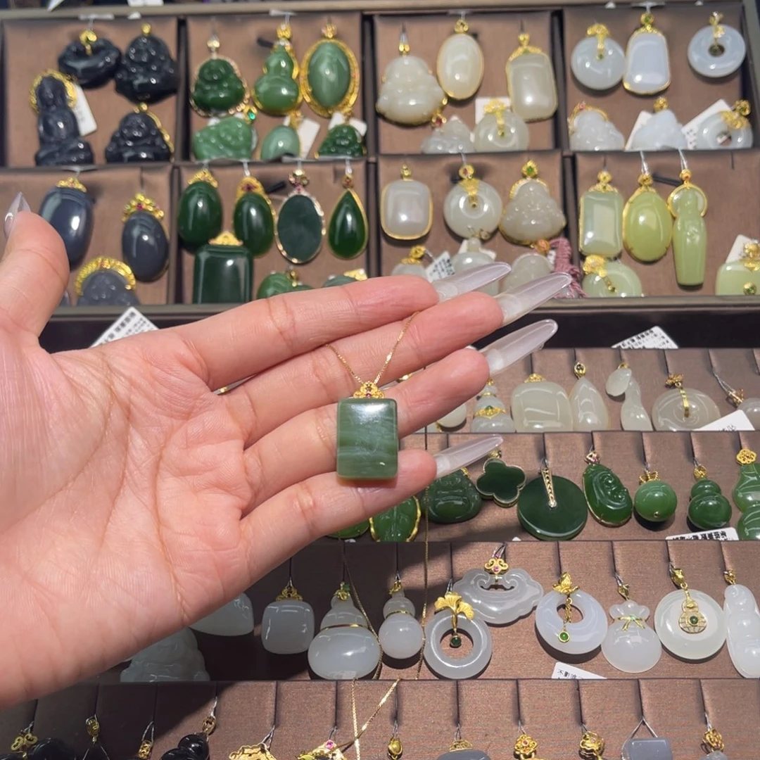 和田玉18K金镶嵌吊坠(赠链)