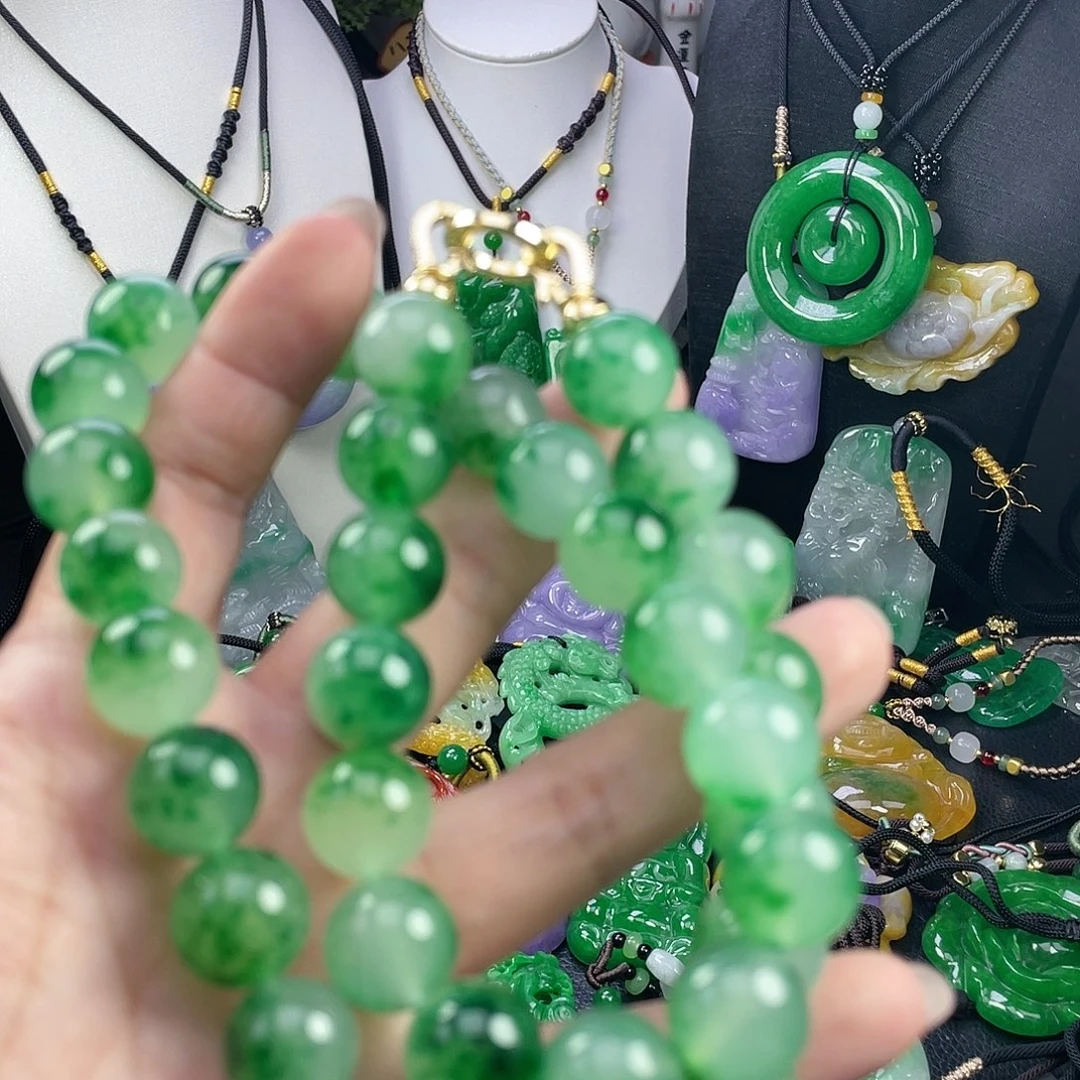 翡翠未镶嵌吊坠(赠链)