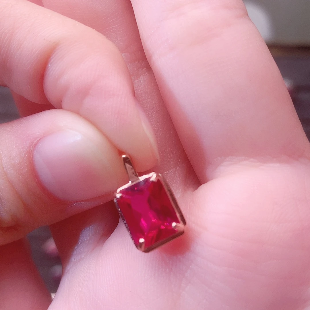 银S925镶嵌红宝石吊坠(赠链)