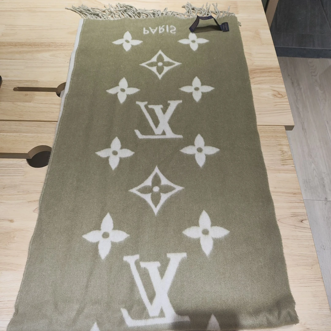 95新 LouisVuitton/路易威登 围巾170*45绿色/251207TLLLH01