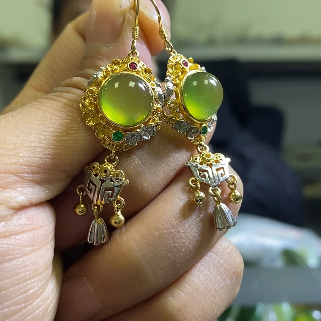 岫玉未镶嵌耳环一对