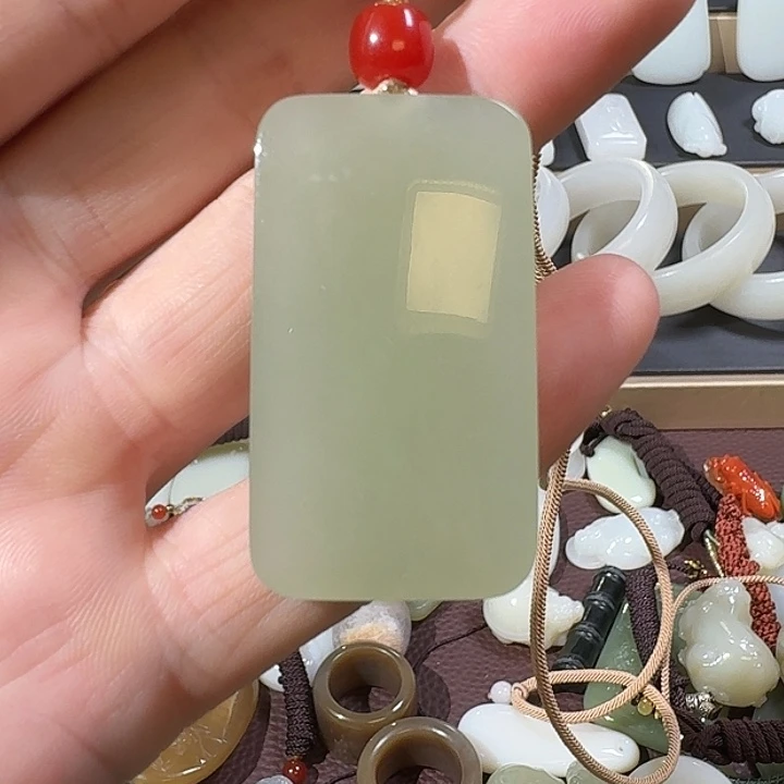 和田玉（糖玉）未镶嵌颈饰