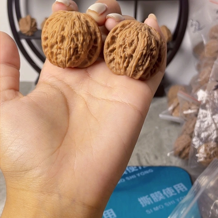 长****牛磨盘有轻微色差。