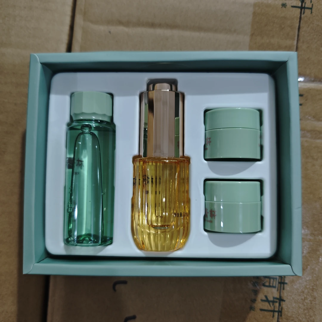 a4593平衡柔肤水四件套