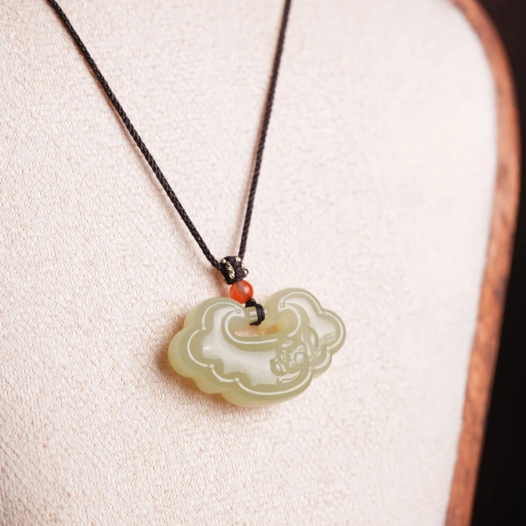 【鑫浩矿业】新疆和田玉-荷花大平安锁吊坠挂件一件