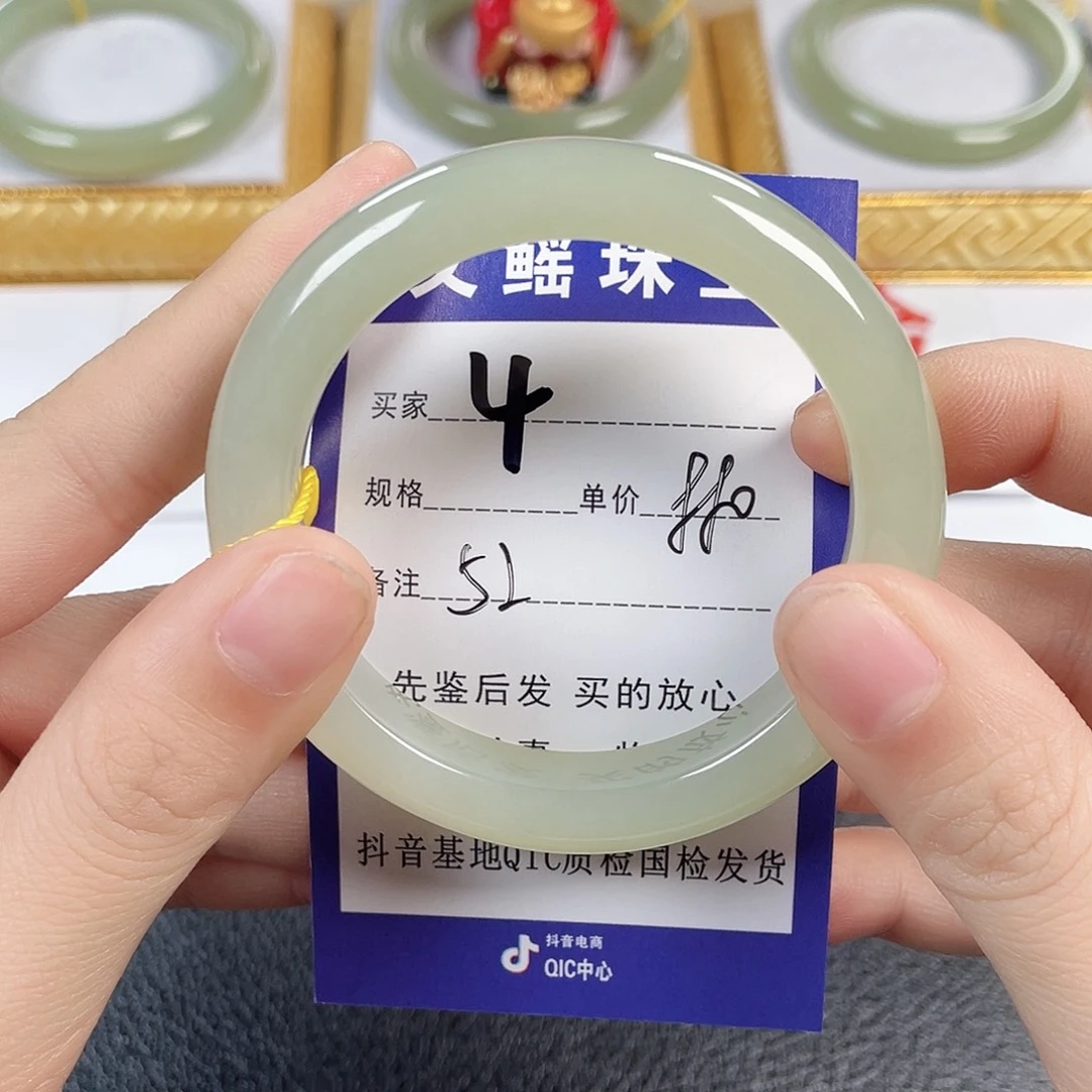 和田玉未镶嵌手镯