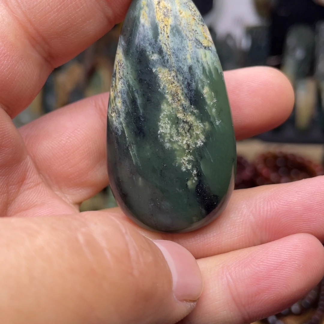 岫岩河磨玉（透闪石质玉）未镶嵌颈饰
