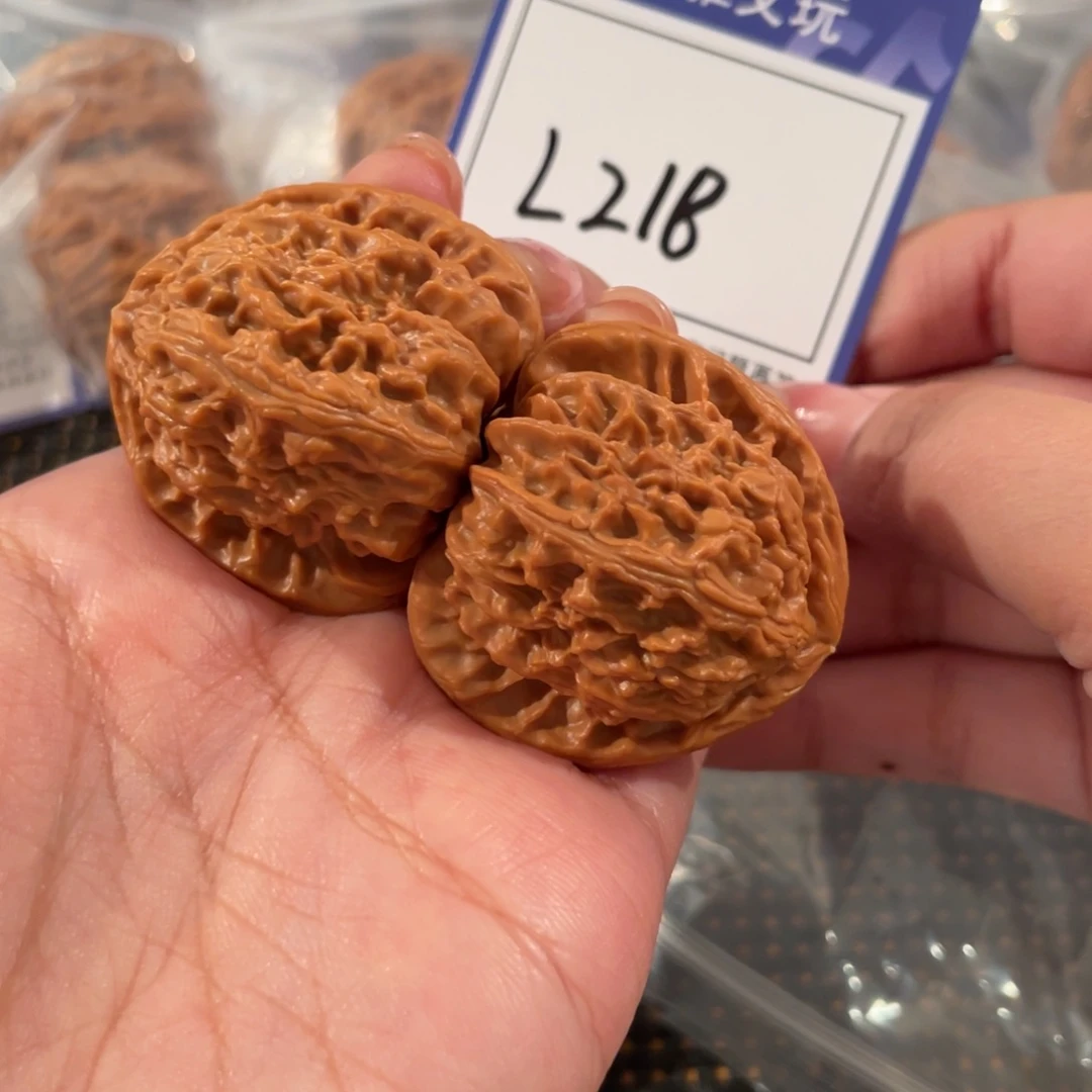 冬***巴把件文玩核桃L218 白狮子 38