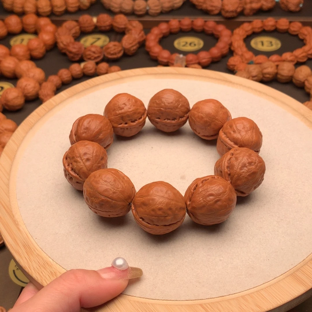 文玩核桃手串大光头