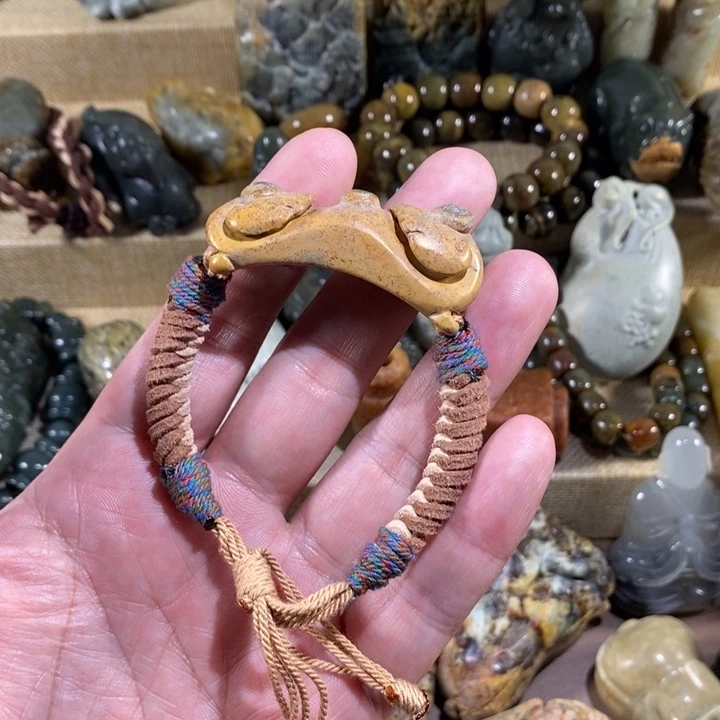 透闪石质玉未镶嵌把件