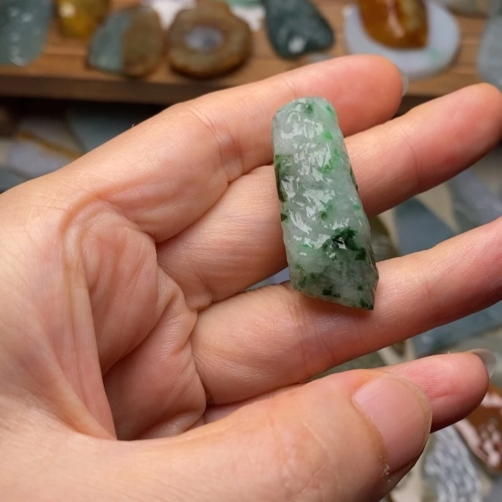 颈饰未镶嵌翡翠天然