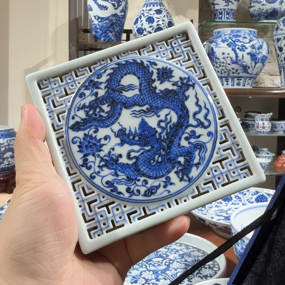 瓷摆件宇泽堂龙穿花公道托