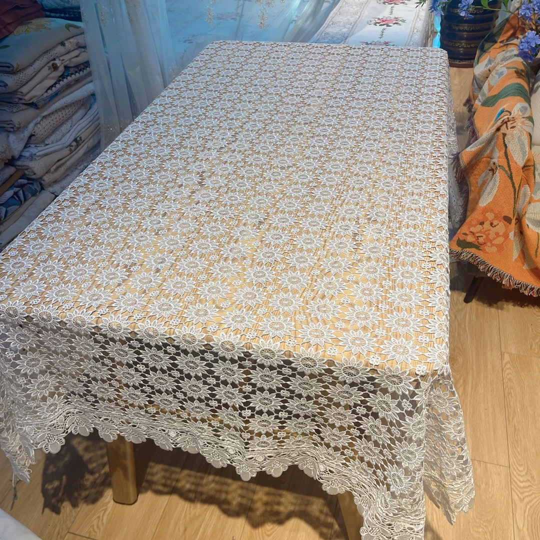 A16-3丝光线（125*170cm）白色小雏菊镂空长方桌布
