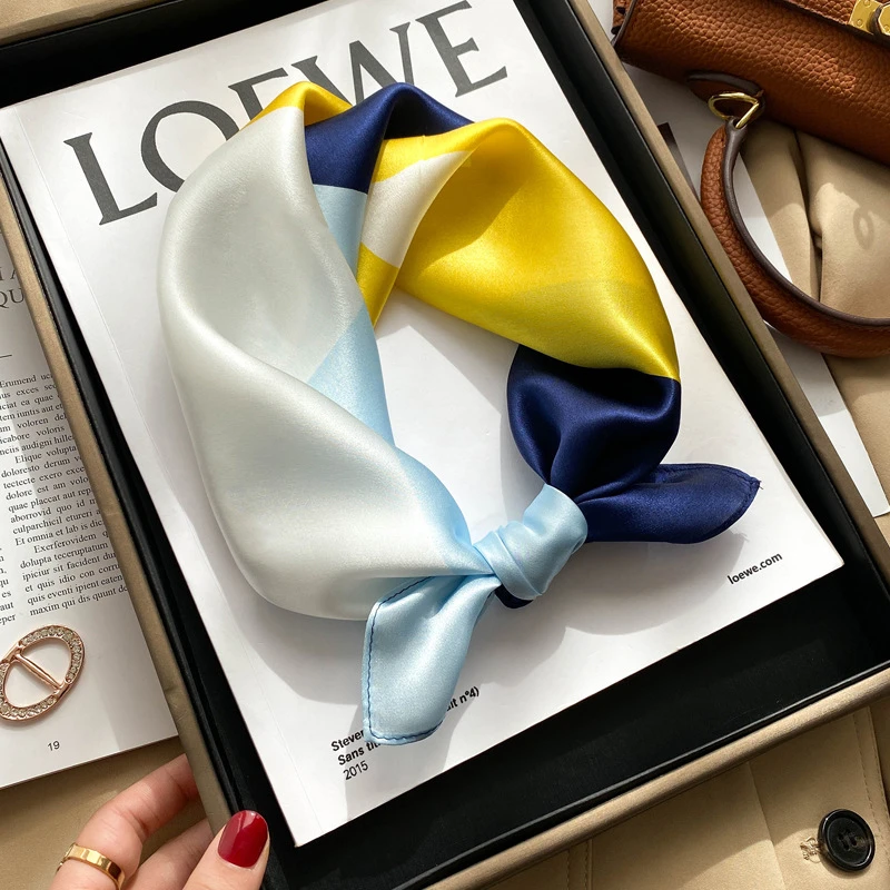 真丝桑蚕丝小方巾女士时尚百搭春秋冬薄款围巾气质洋气蓝色夏季ol