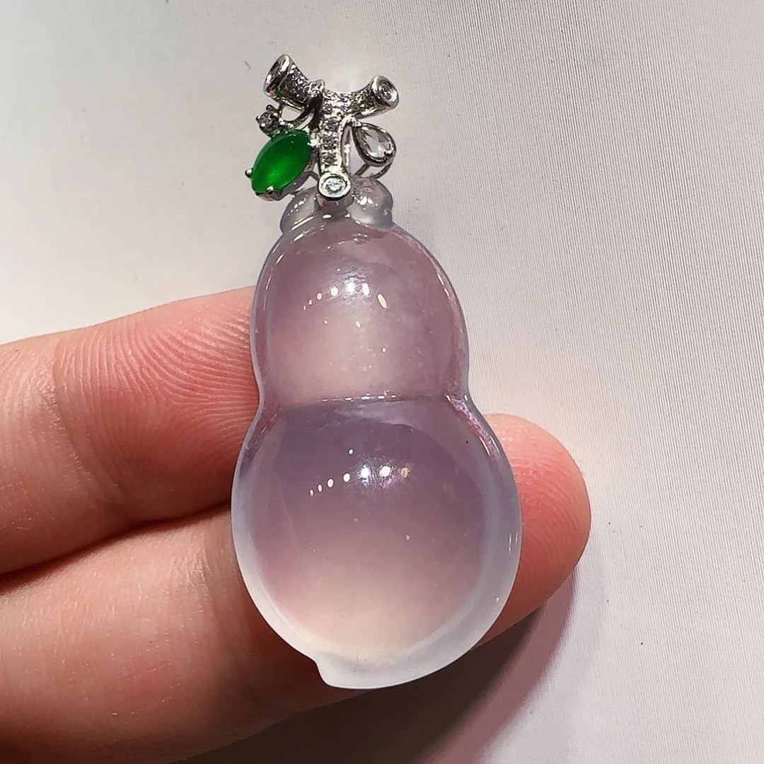 翡翠18K金镶嵌颈饰吊坠