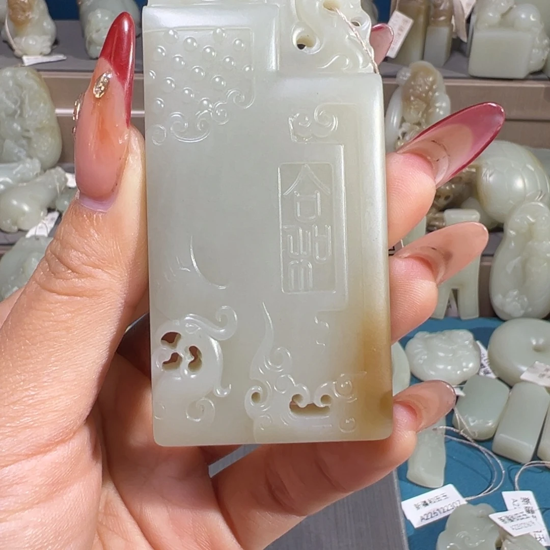 宏***_和田玉（糖玉）未镶嵌颈饰