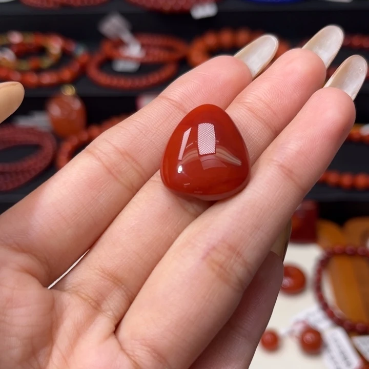 南红玛瑙未镶嵌颈饰满肉吊坠