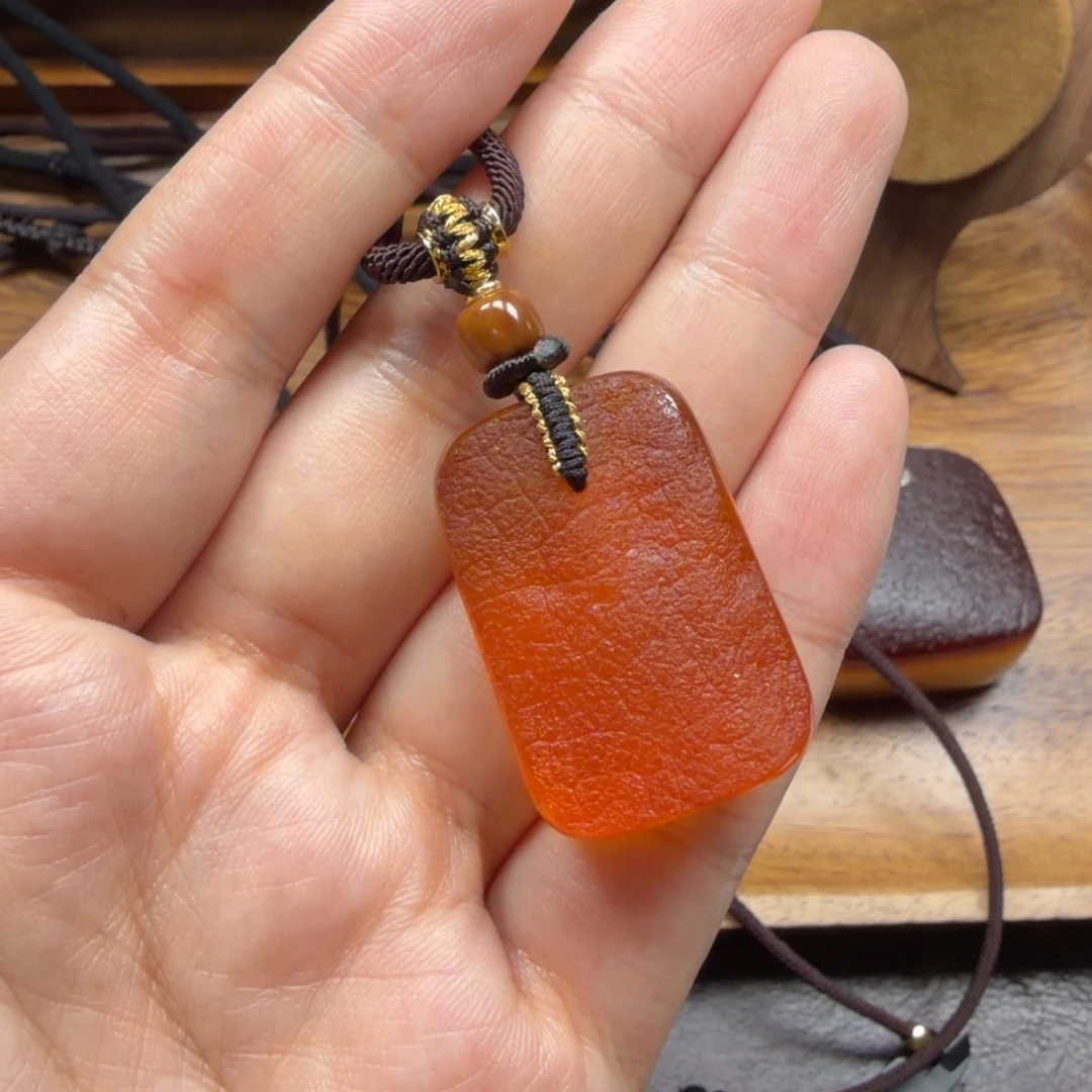 琥珀未镶嵌吊坠(赠链)