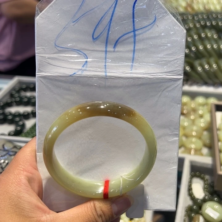 用***7和田玉未镶嵌手镯