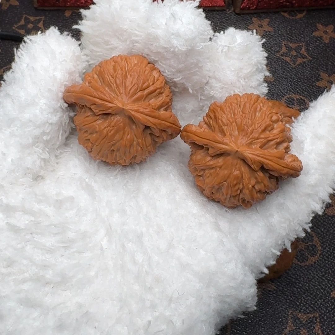 魏***人把件文玩核桃4 3白G60O