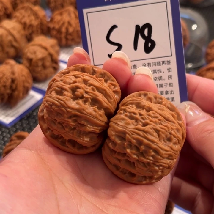 把件文玩核桃S18号白狮子42尺