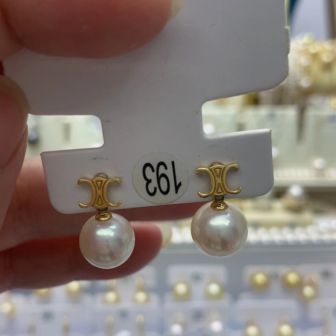 18K金镶嵌淡水珍珠耳饰