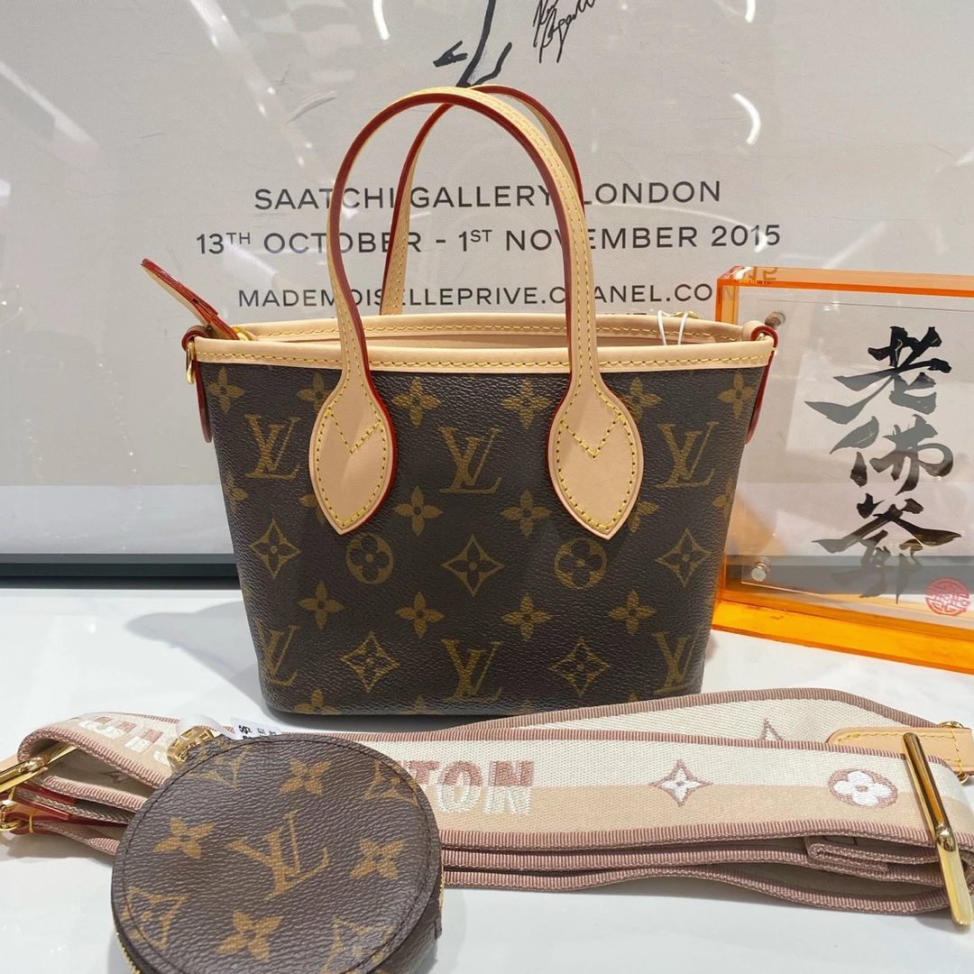 未使用 LouisVuitton/路易威登 lv neverfullbb 斜挎包(14182)