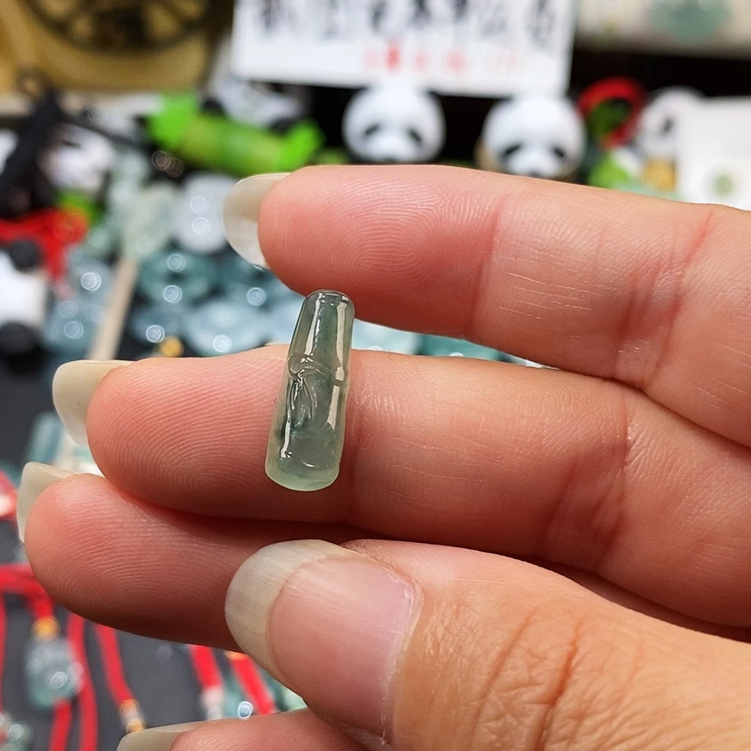 翡翠未镶嵌颈饰竹节
