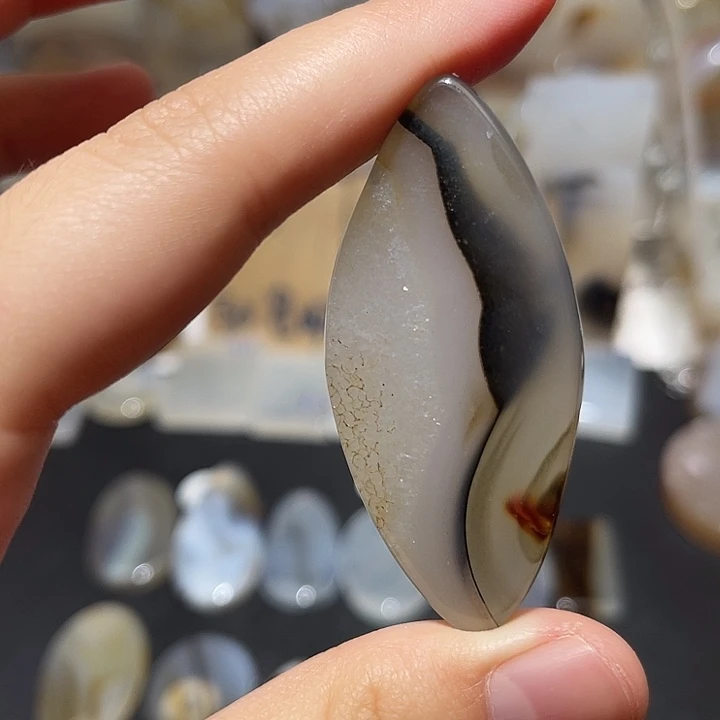 玛瑙/玉髓耳钉合金