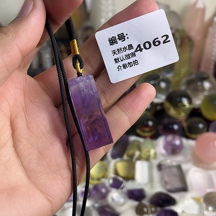 兔***爷未镶嵌颈饰水晶吊坠