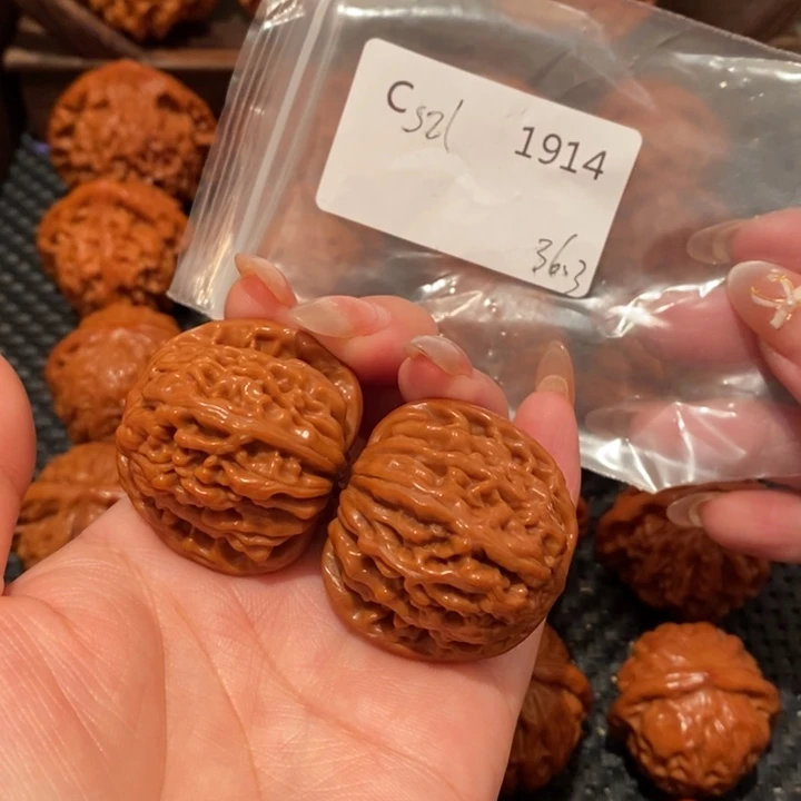 大***鱼吊坠文玩核桃精品