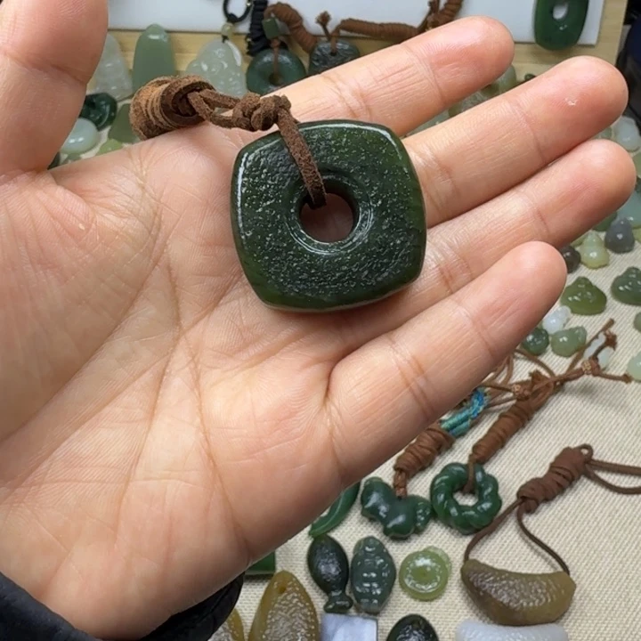 和田玉未镶嵌挂件