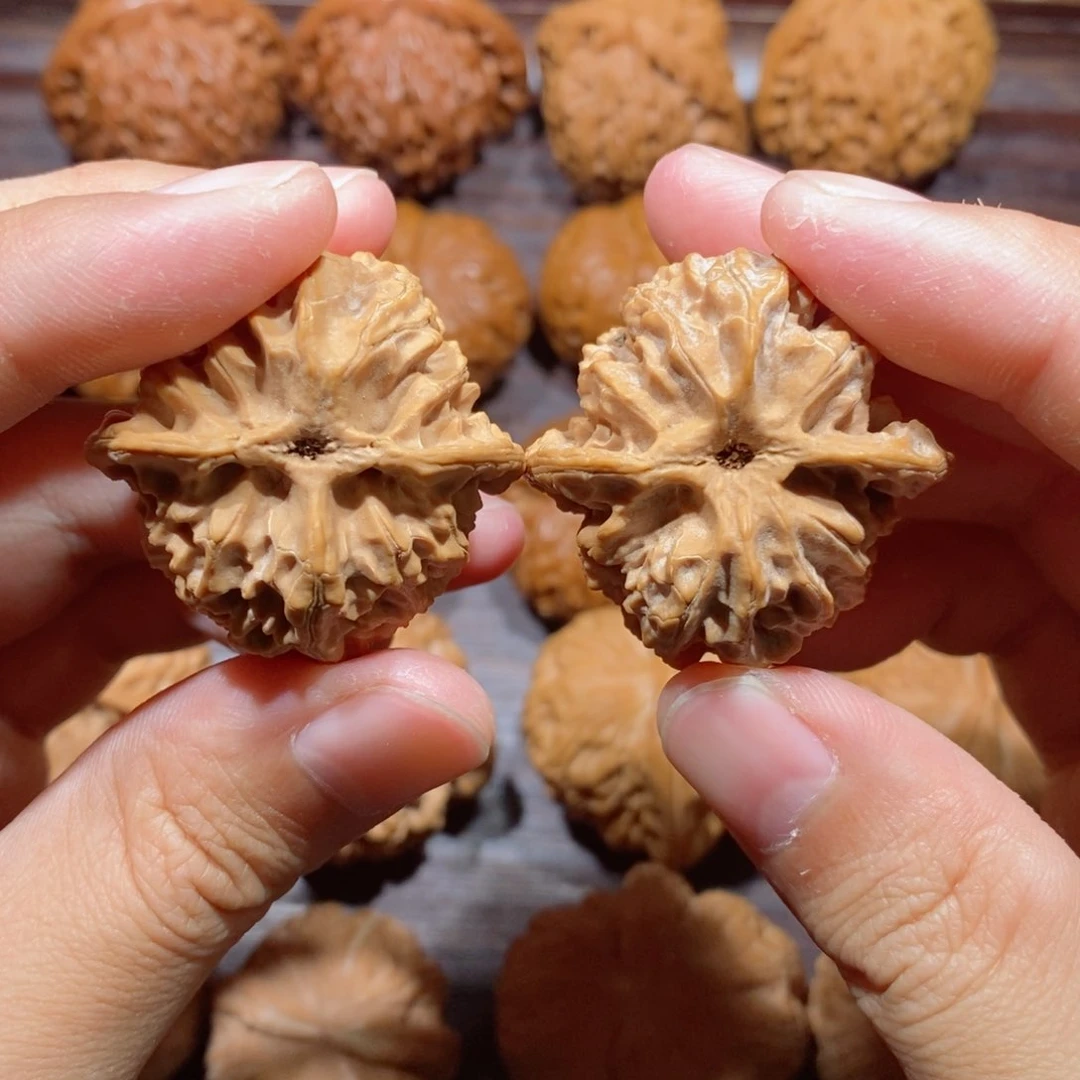 文玩核桃吊坠热***树苹果园36+。F016