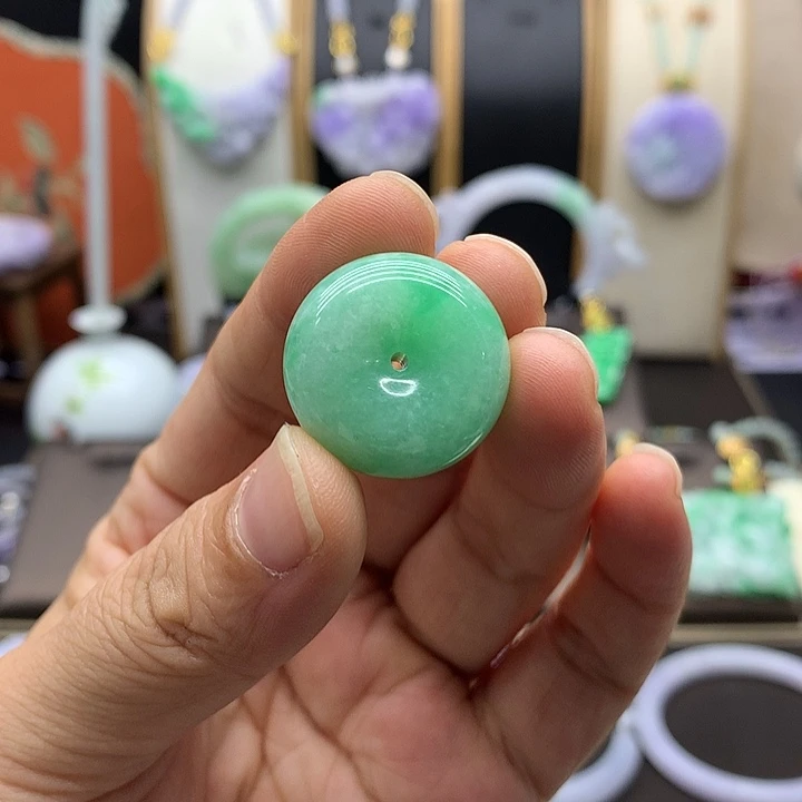 用***4吊坠(赠链)未镶嵌翡翠