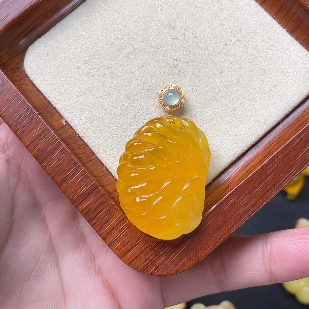 琥珀珠宝奇石未镶嵌皮**?