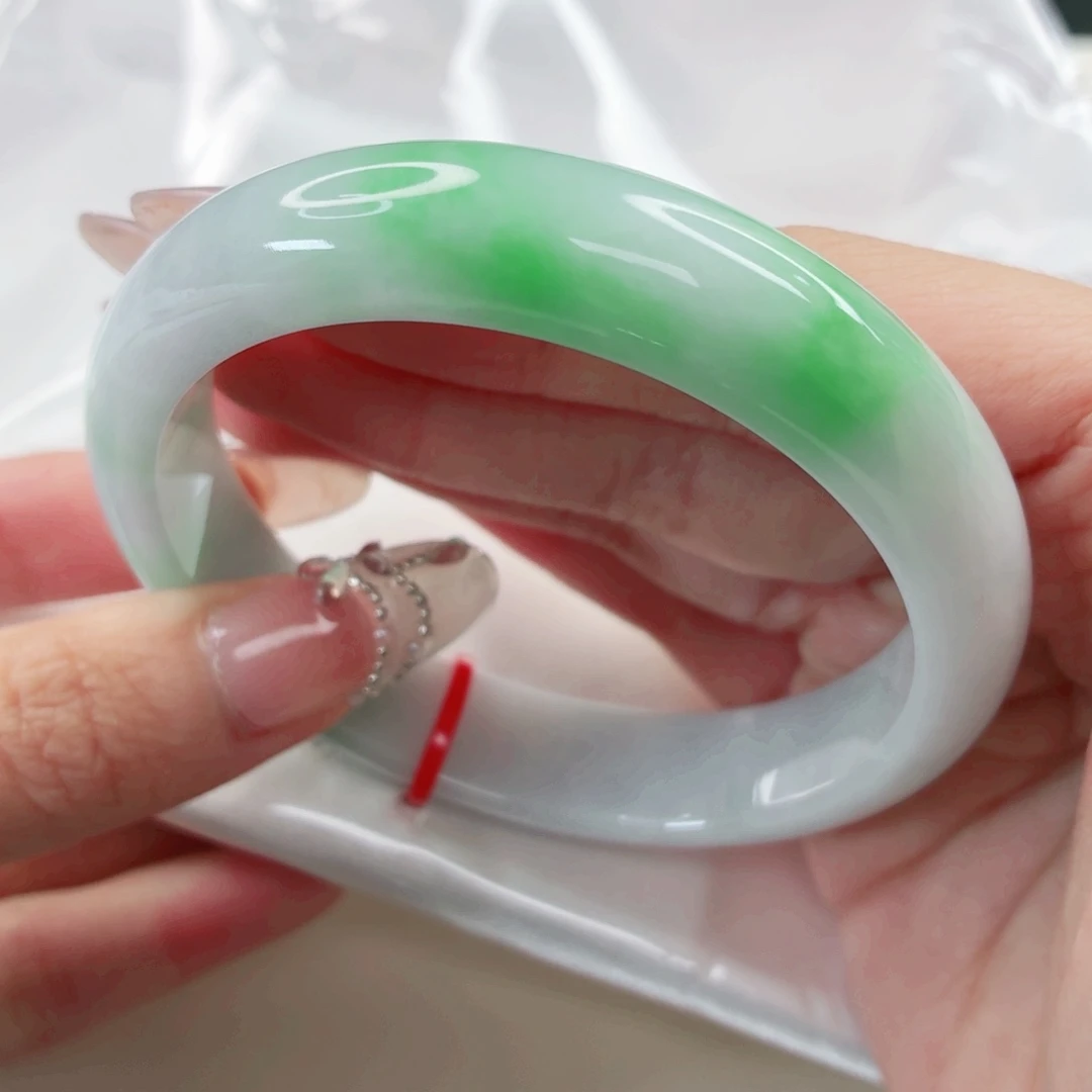 翡翠未镶嵌手镯58圈24480 微瑕放漏