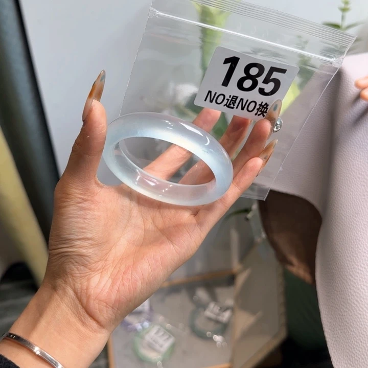 玉时尚飘花手镯185