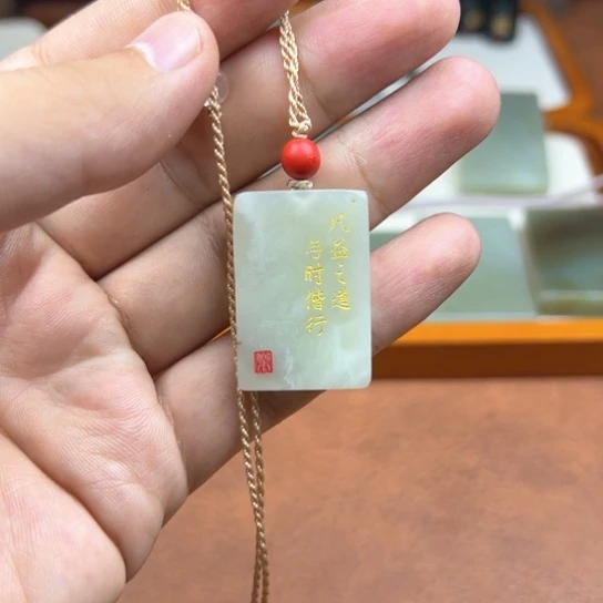 颈饰未镶嵌和田玉（糖玉）