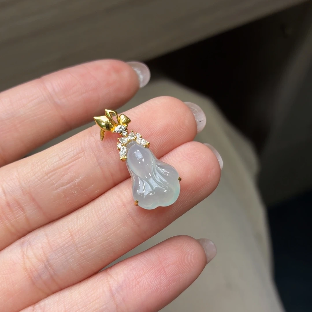 翡翠18K金镶嵌颈饰